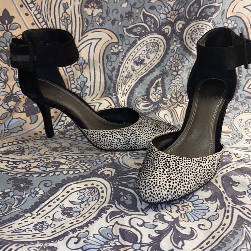 Black and white spotted heels~size 8~brand Impo